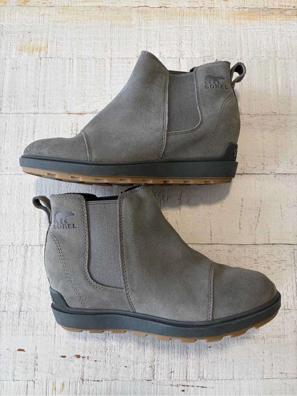 Sorel Evie II Wedge Chelsea Boots size 7 Grey Suede Ankle Booties